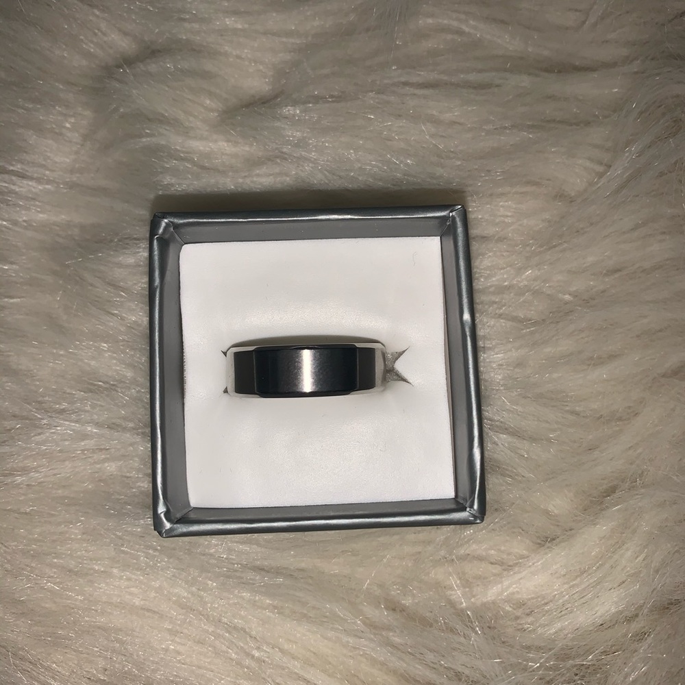 Engagement ring - Picture 3 of 5